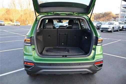 2025 Volkswagen Taos 1.5T SE Black