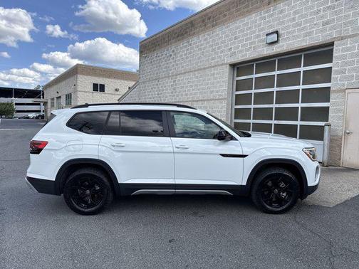 2025 Volkswagen Atlas 2.0T Peak Edition