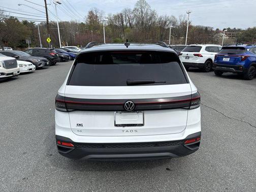 2025 Volkswagen Taos 1.5T SE Black