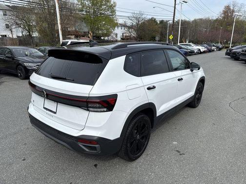 2025 Volkswagen Taos 1.5T SE Black