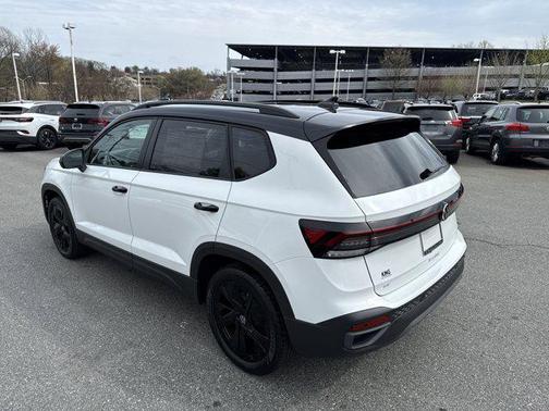 2025 Volkswagen Taos 1.5T SE Black