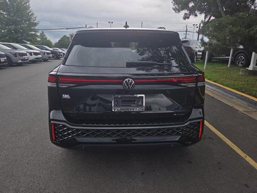 2025 Volkswagen Tiguan 2.0T SE R-Line Black 4MOTION