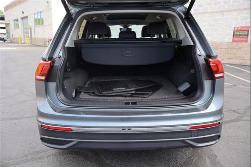 Platinum Gray Metallic 2022 Volkswagen Tiguan 2.0T SE 4MOTION