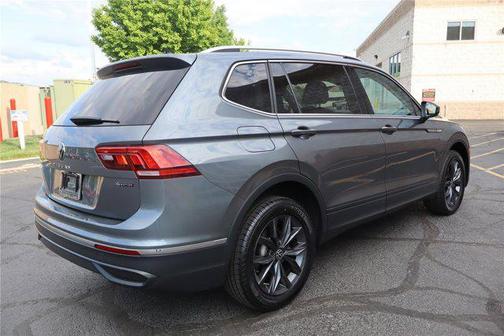 Platinum Gray Metallic 2022 Volkswagen Tiguan 2.0T SE 4MOTION