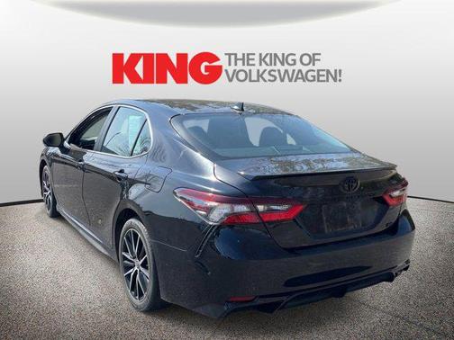 Midnight Black Metallic 2022 Toyota Camry SE