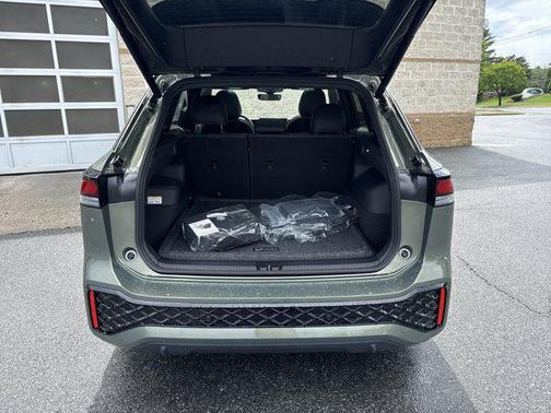 2025 Volkswagen Tiguan 2.0T SE R-Line Black 4MOTION