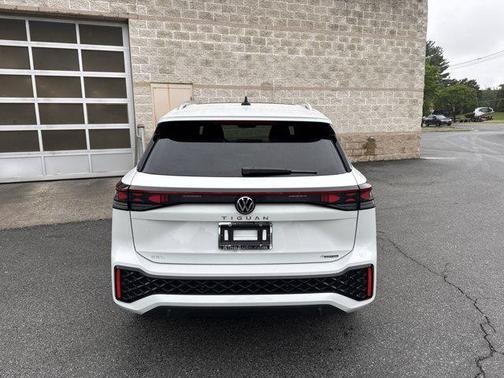 2025 Volkswagen Tiguan 2.0T SEL R-Line 4MOTION