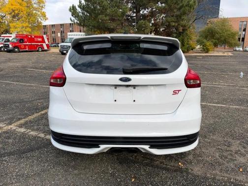 Oxford White 2017 Ford Focus ST