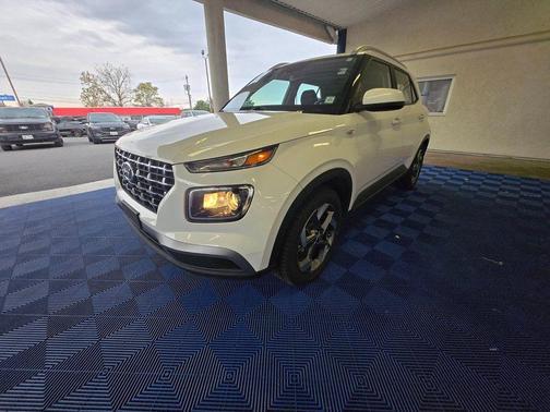 2024 Hyundai VENUE SEL