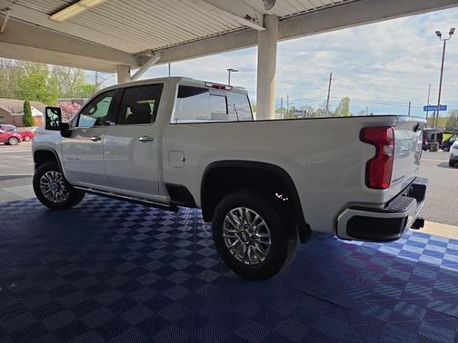 Iridescent Pearl Tricoat 2022 Chevrolet Silverado 3500 High Country