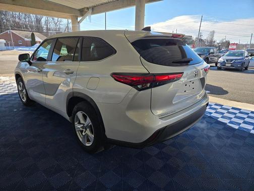 2023 Toyota Highlander LE