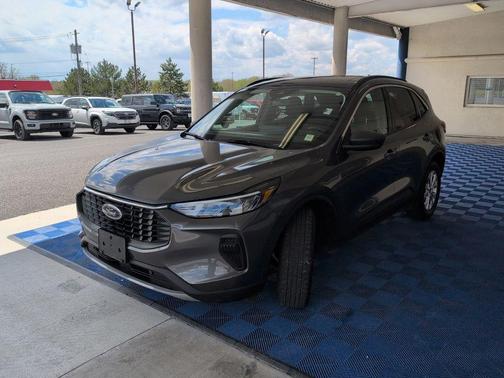 Carbonized Gray Metallic 2023 Ford Escape Active