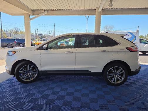 Star White 2022 Ford Edge Titanium