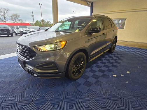 2022 Ford Edge SE