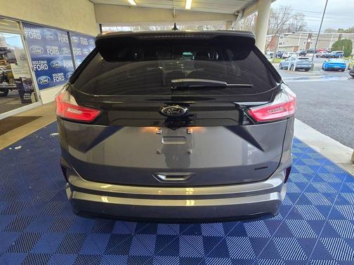2022 Ford Edge SE