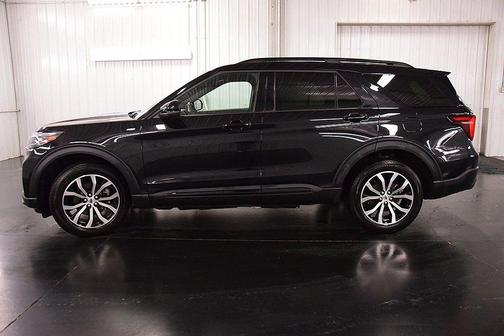 Agate Black Metallic 2025 Ford Explorer ST-Line