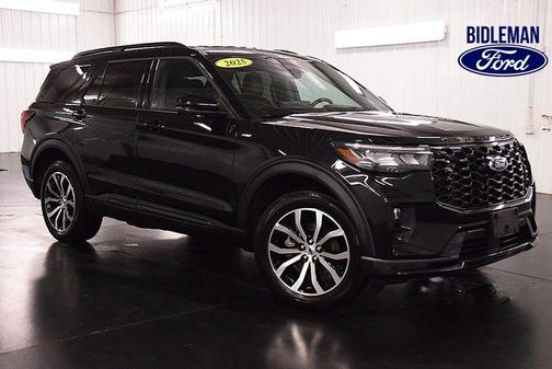 Agate Black Metallic 2025 Ford Explorer ST-Line