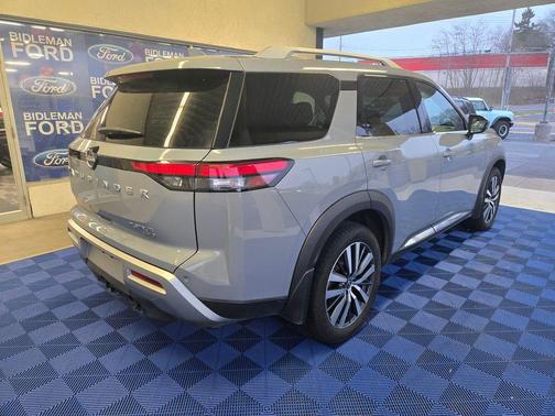 2022 Nissan Pathfinder Platinum