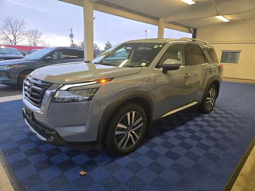 2022 Nissan Pathfinder Platinum