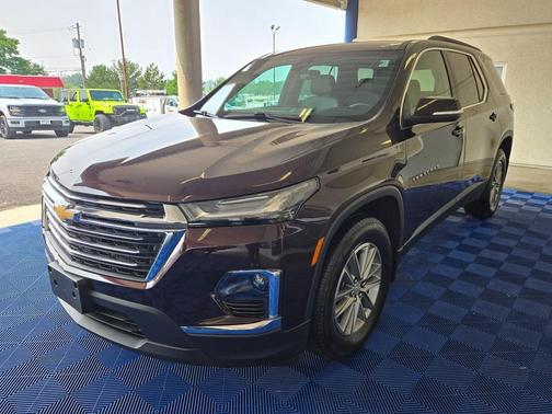 2023 Chevrolet Traverse LT Leather