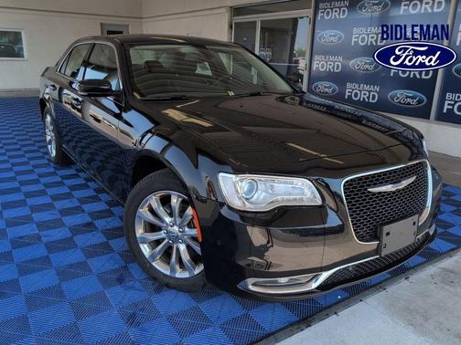 Gloss Black 2021 Chrysler 300 Touring