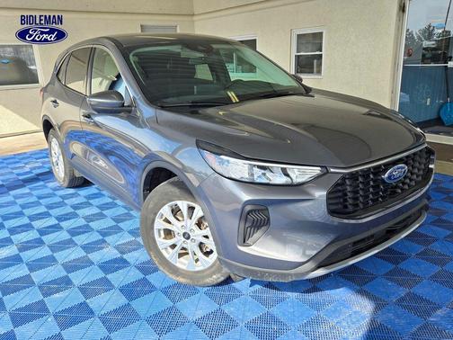 Carbonized Gray Metallic 2023 Ford Escape Active