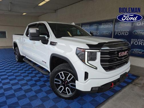 Summit White 2023 GMC Sierra 1500 AT4