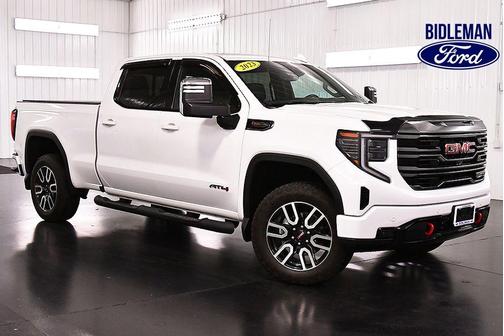 Summit White 2023 GMC Sierra 1500 AT4