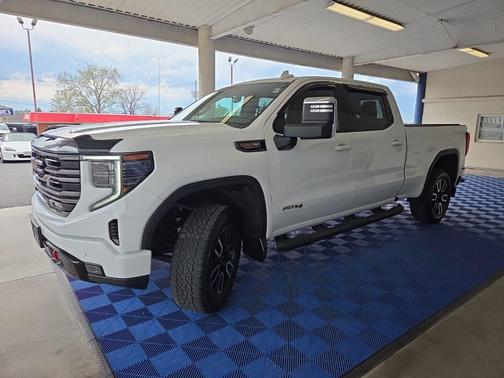 Summit White 2023 GMC Sierra 1500 AT4