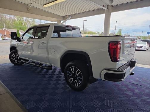 Summit White 2023 GMC Sierra 1500 AT4