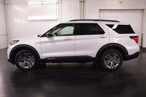 Space White Metallic 2026 Ford Explorer Active