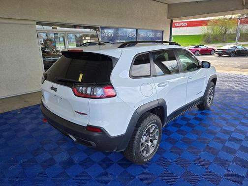 2022 Jeep Cherokee Trailhawk
