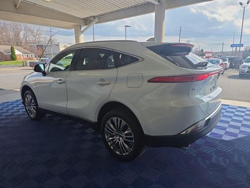 Wind Chill Pearl 2023 Toyota Venza XLE