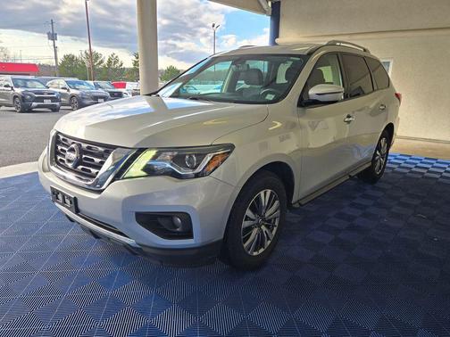 2018 Nissan Pathfinder SV