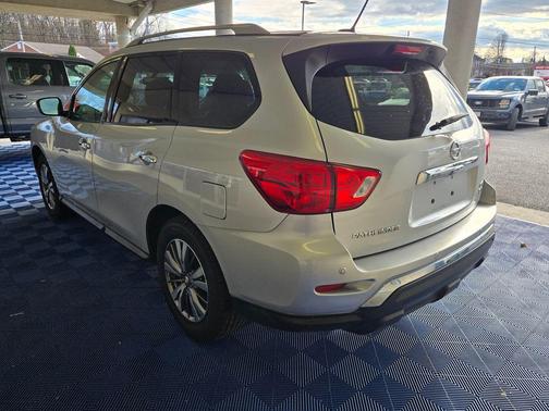 2018 Nissan Pathfinder SV