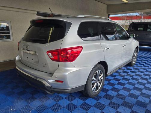 2018 Nissan Pathfinder SV