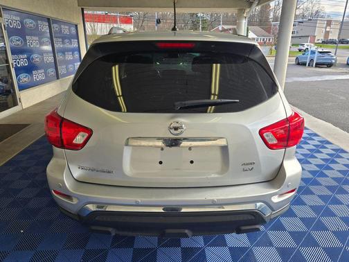 2018 Nissan Pathfinder SV