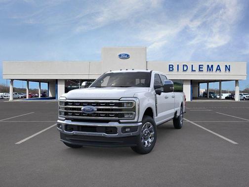 Oxford White 2026 Ford F-350 Lariat Super Duty