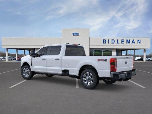 Oxford White 2026 Ford F-350 Lariat Super Duty