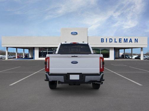 Oxford White 2026 Ford F-350 Lariat Super Duty