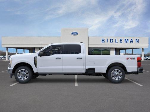 Oxford White 2026 Ford F-350 Lariat Super Duty