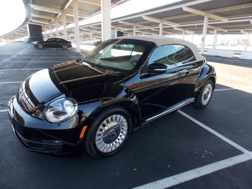 2014 Volkswagen Beetle Auto 1.8T w/Tech