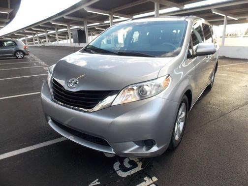 2013 Toyota Sienna LE