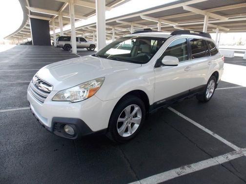 White 2013 Subaru Outback 2.5i Premium