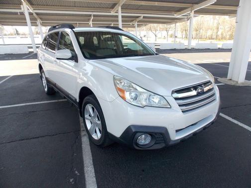 White 2013 Subaru Outback 2.5i Premium