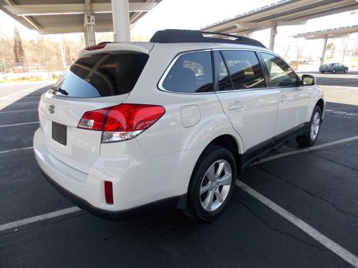 White 2013 Subaru Outback 2.5i Premium