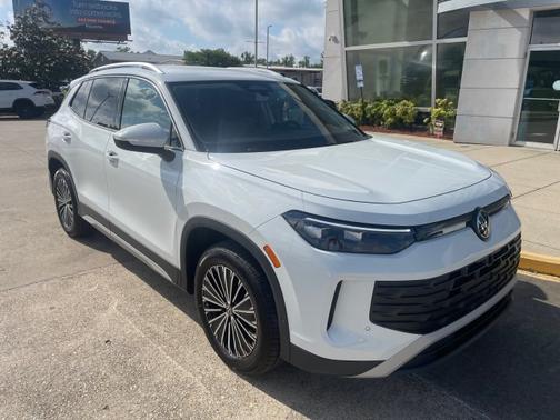 Pure White 2025 Volkswagen Tiguan 2.0T S