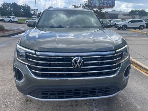 2025 Volkswagen Atlas 2.0T SE w/ Technology
