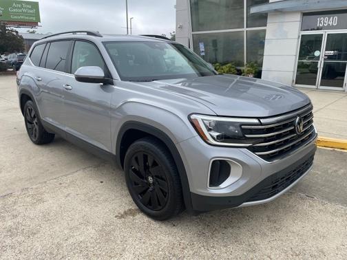 2025 Volkswagen Atlas 2.0T SE w/ Technology
