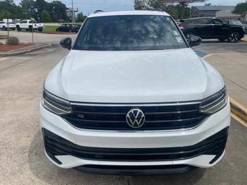 Opal White Pearl Effect 2023 Volkswagen Tiguan 2.0T SE R-Line Black